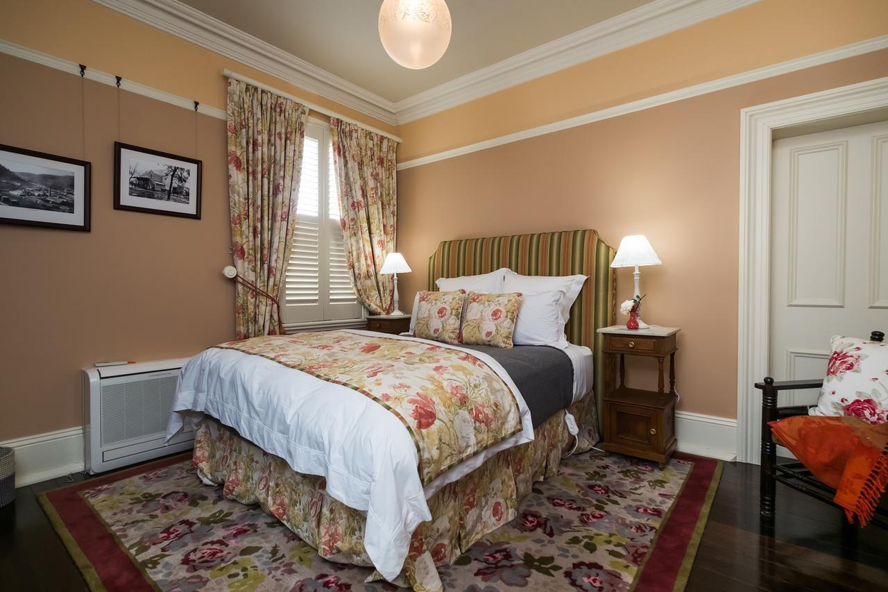 Old Bank Boutique Hotel Митагонг Екстериор снимка